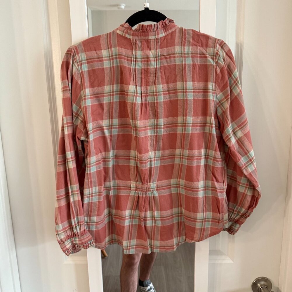 Trovata Button Up Long Sleeve Blouse Size Medium Color Pink - Picture 6 of 6